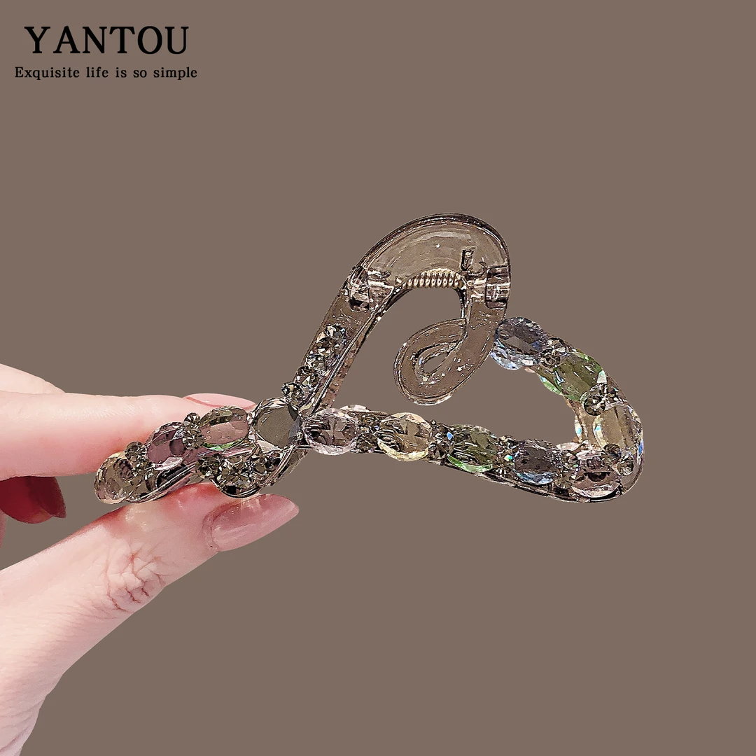 高级感设计爱心水钻发夹女2025新款高端后脑勺盘发抓夹百搭鲨鱼夹