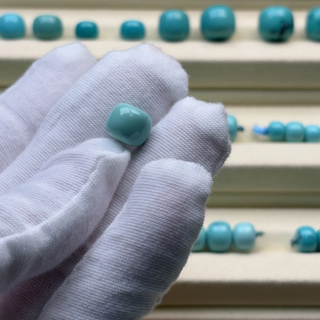 云***上绿松石未镶嵌珠宝奇石