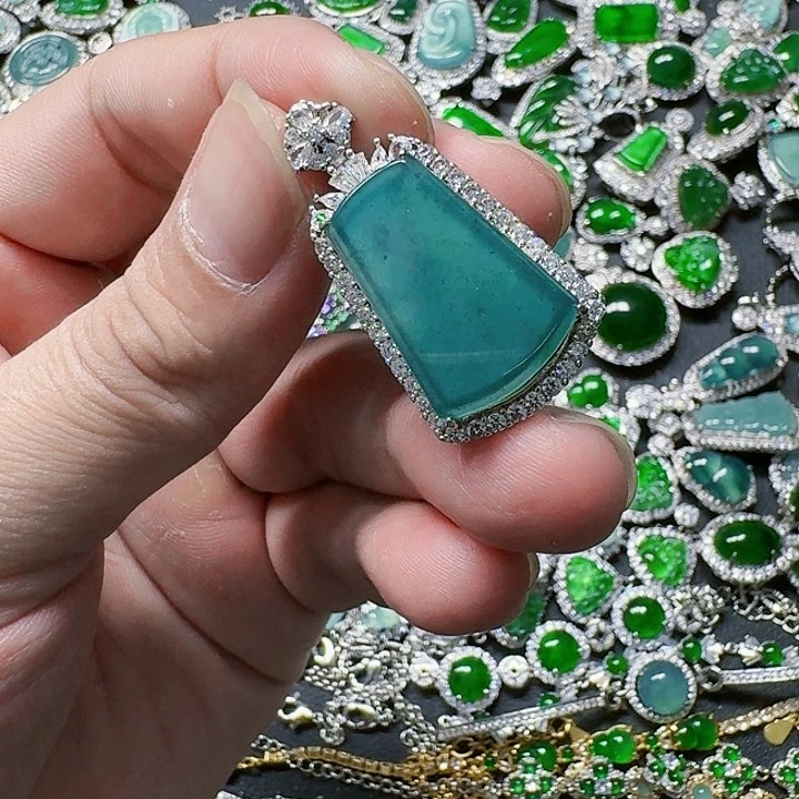 翡翠颈饰未镶嵌天然A货翡翠放漏