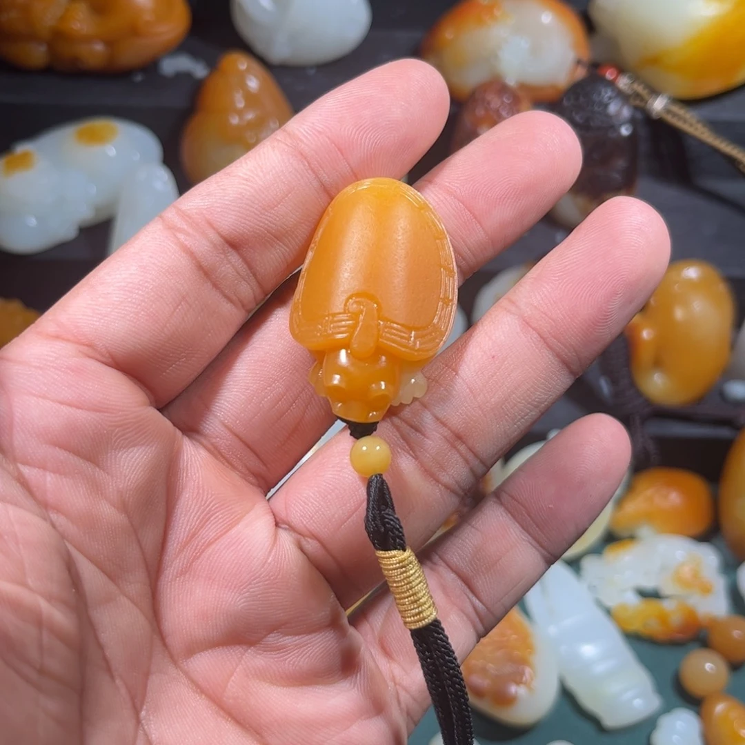 ****࿐和田玉未镶嵌颈饰