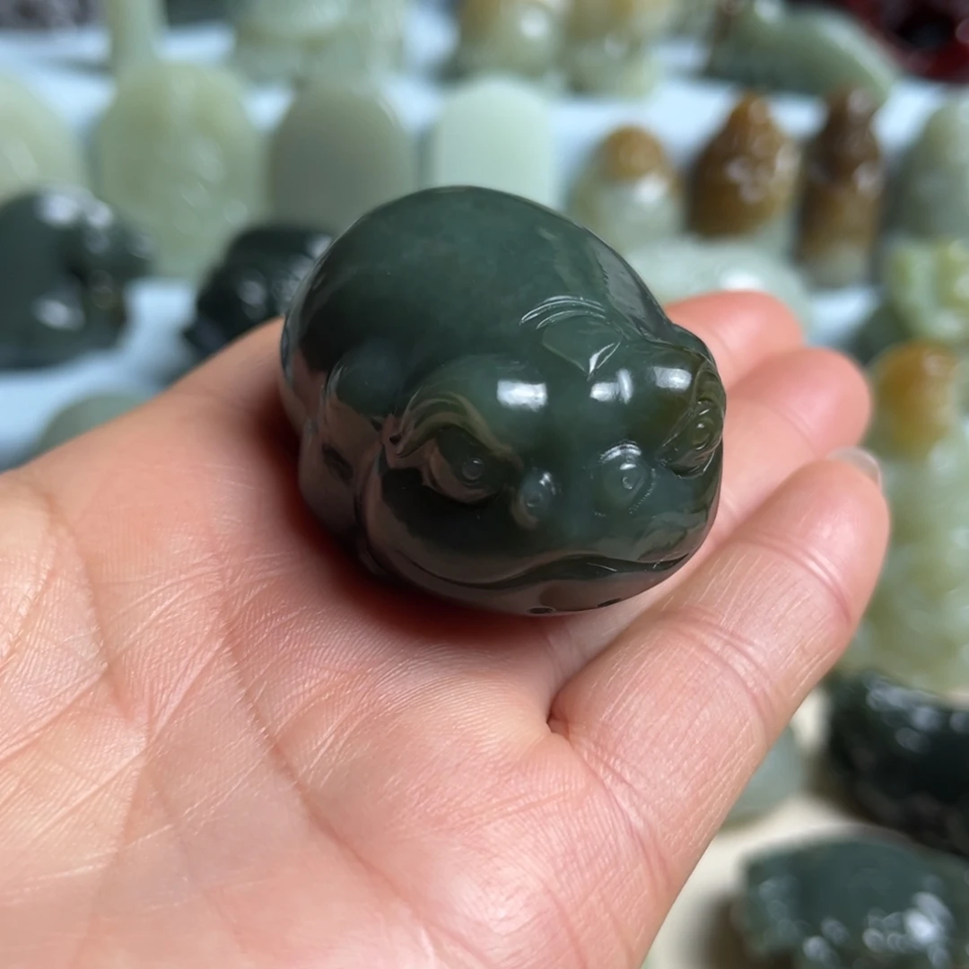 和田玉未镶嵌把件