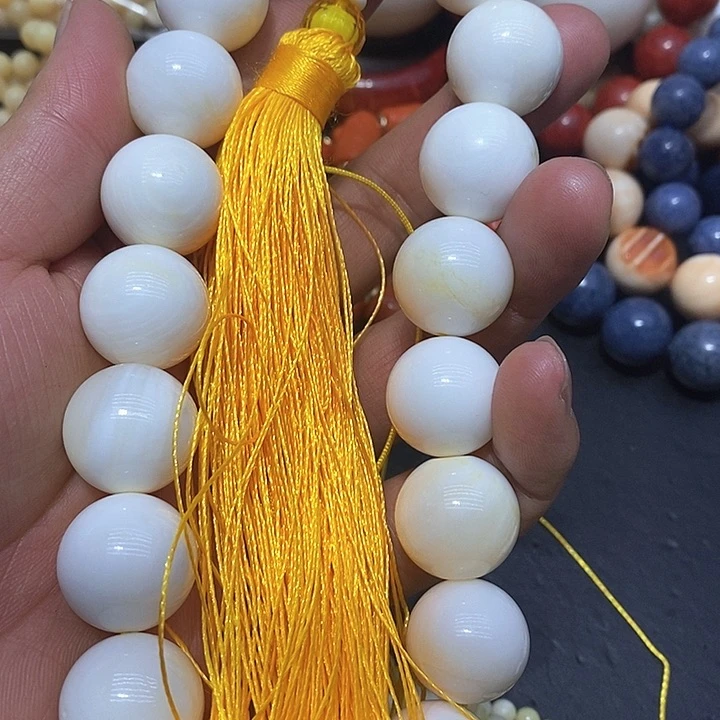 大果紫檀（缅甸花梨）2.0带黄手持微瑕