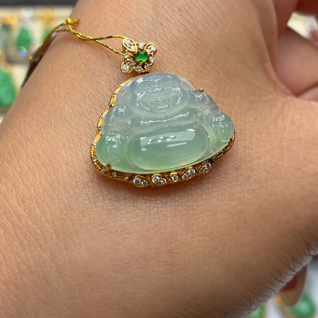 翡翠18K金镶嵌颈饰
