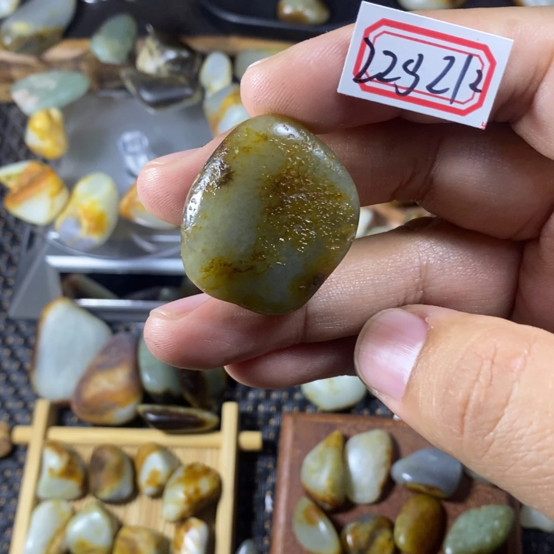 和田玉（糖玉）未镶嵌挂件