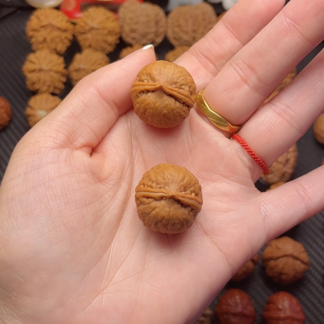 文玩核桃把件夜明珠