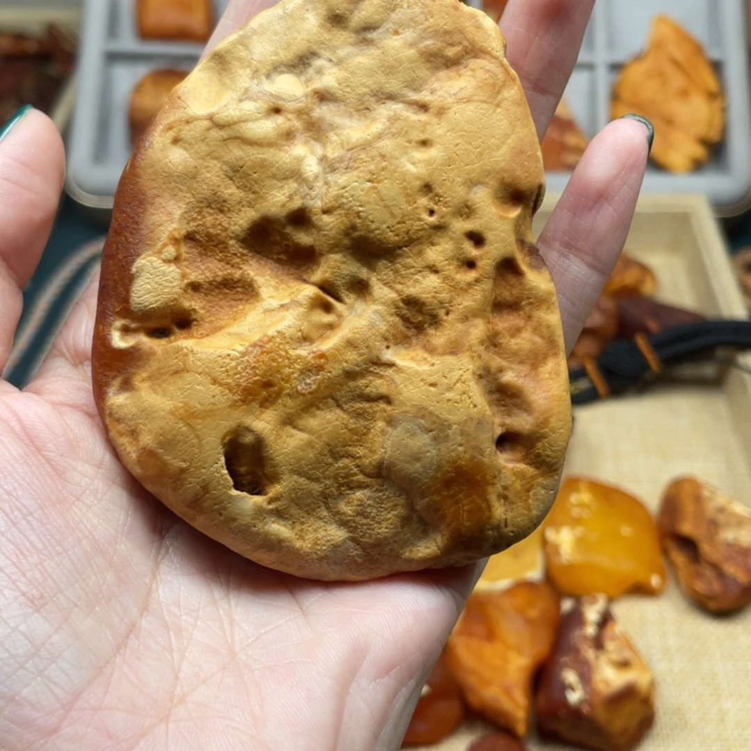 未镶嵌琥珀珠宝奇石