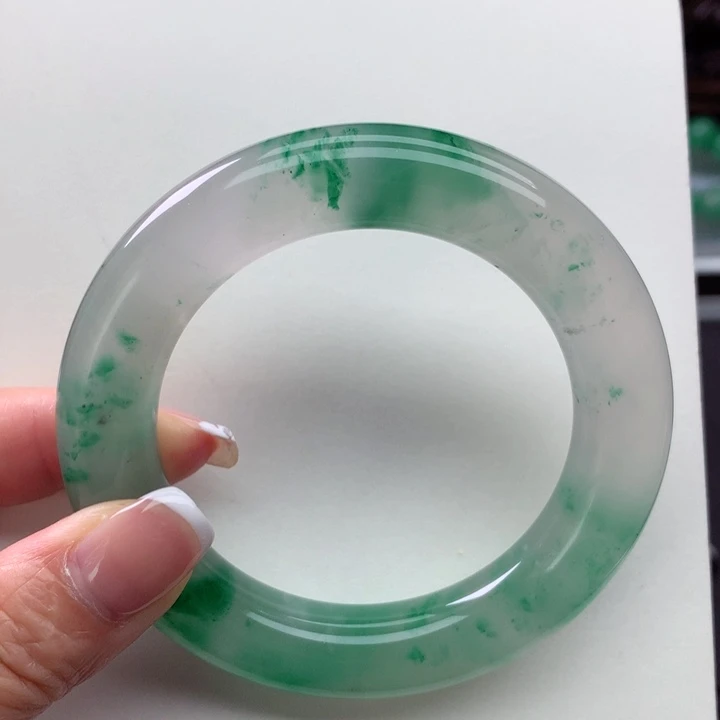 未镶嵌手镯石英质玉