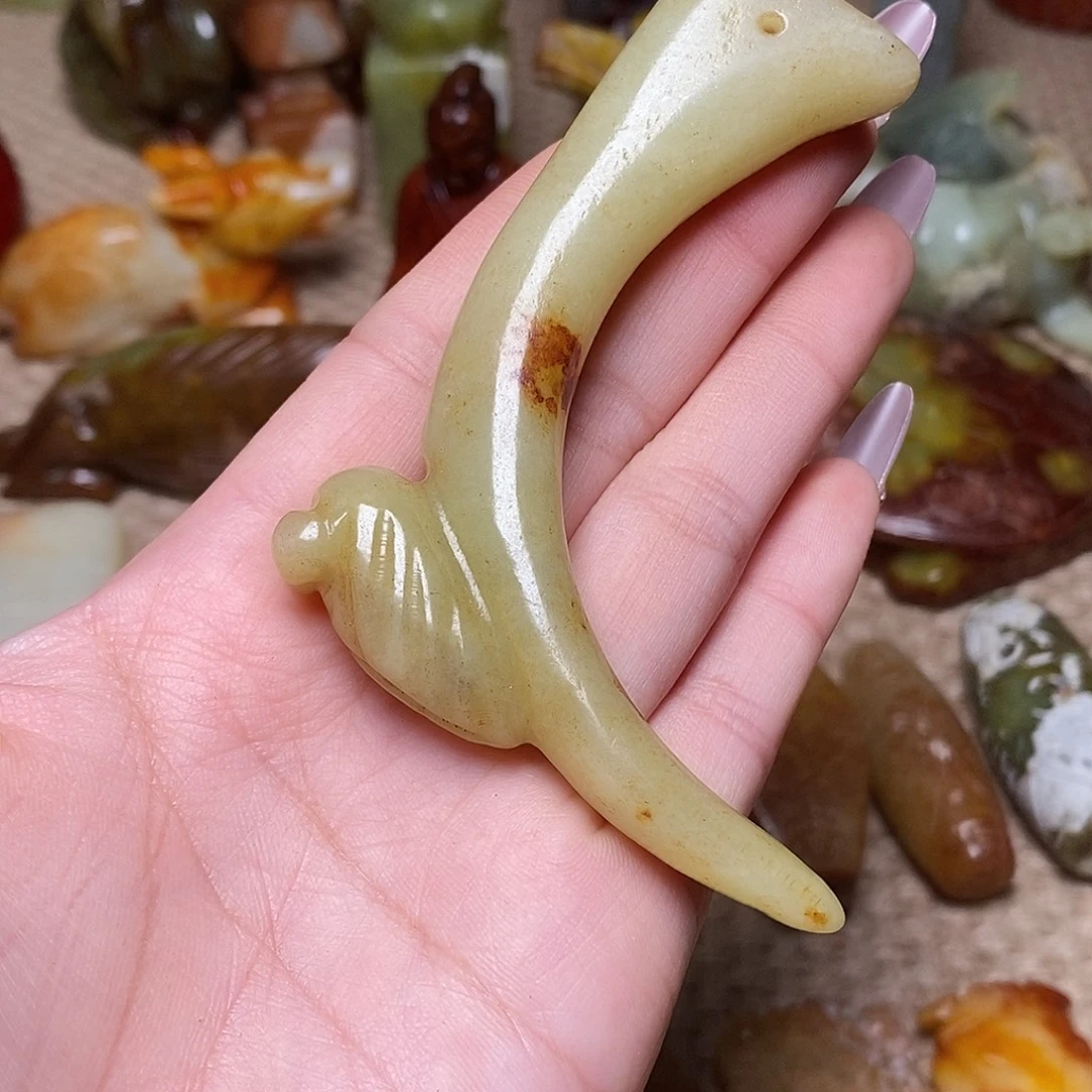 蛇纹石玉足铂镶嵌颈饰