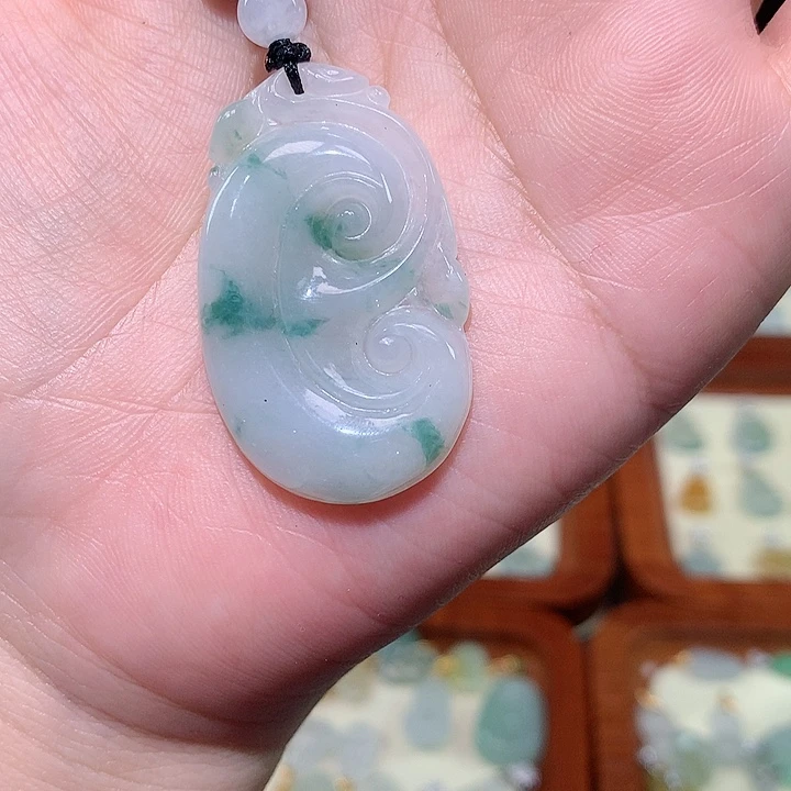 颈饰未镶嵌翡翠如意