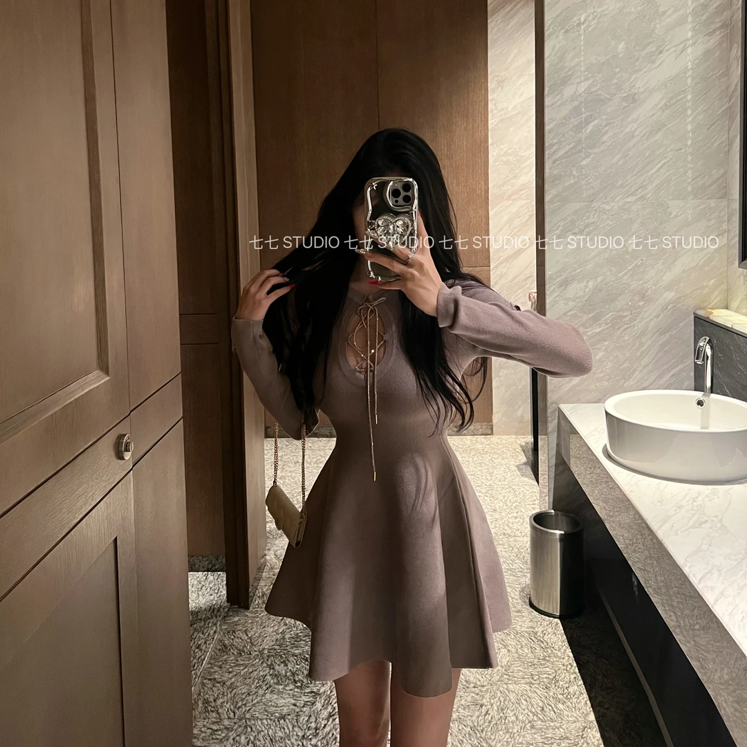 七七【麦瑟尔千金】纯欲千金风绑带镂空针织显瘦收腰连衣裙女Q2746