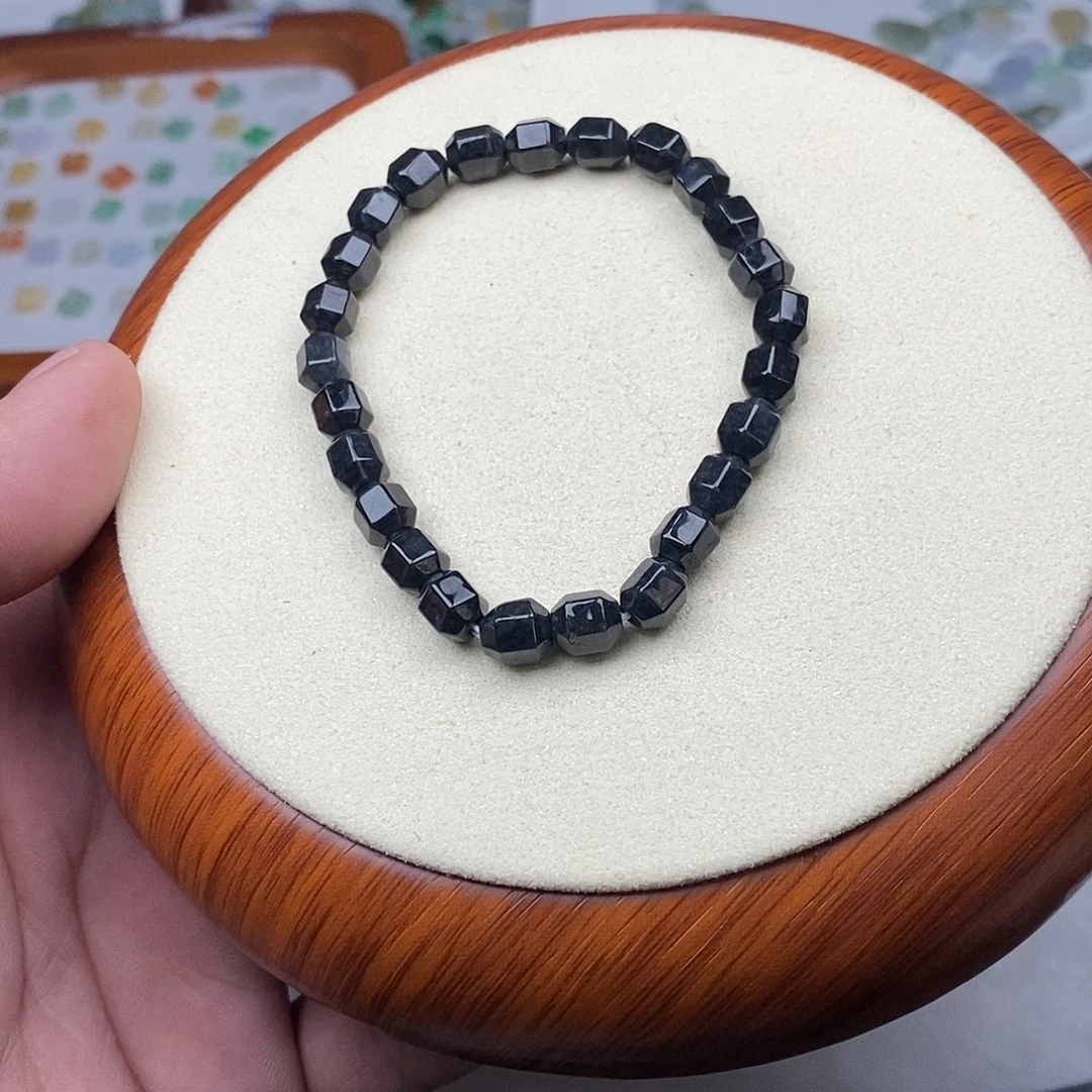 翡翠戒指未镶嵌乌鸡六角手串