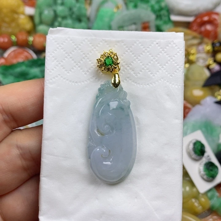 翡翠吊坠(赠链)未镶嵌