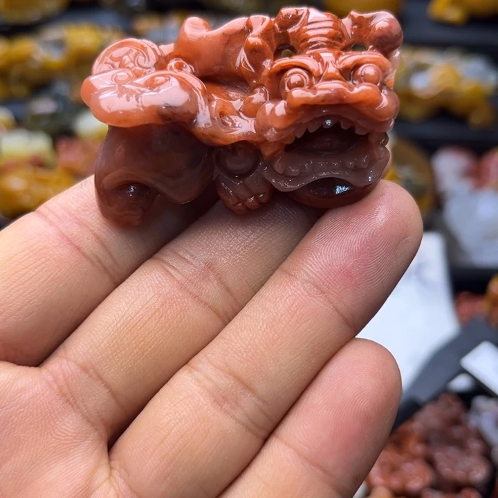 石英质玉（黄龙玉）未镶嵌颈饰