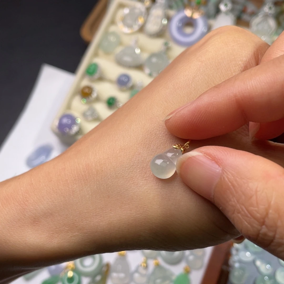 翡翠18K金镶嵌颈饰葫芦05