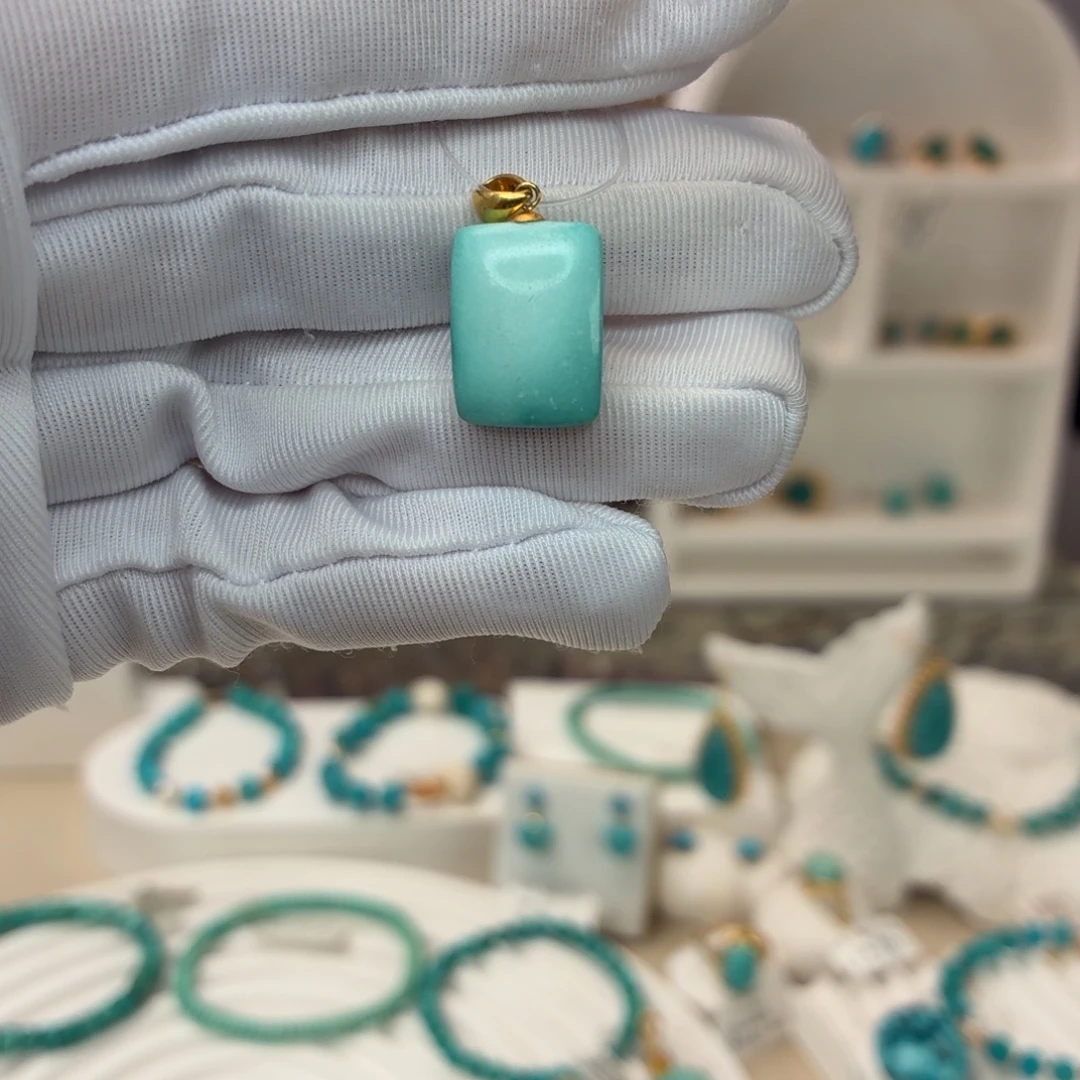 18K金镶嵌绿松石吊坠(不含链)