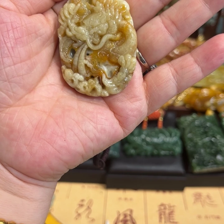 岫玉未镶嵌吊坠(赠链)