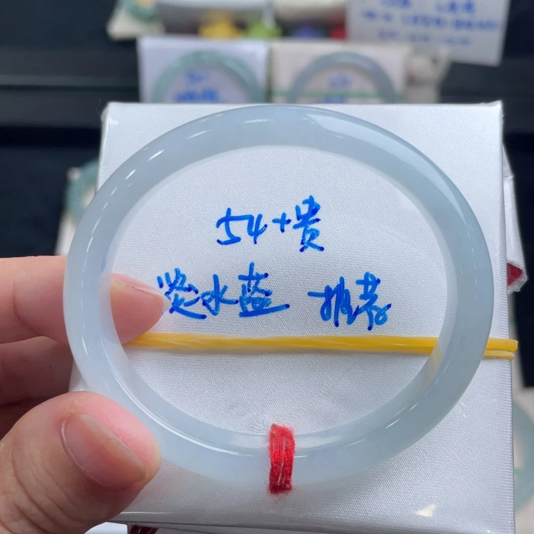 翡翠手镯未镶嵌翡翠手镯