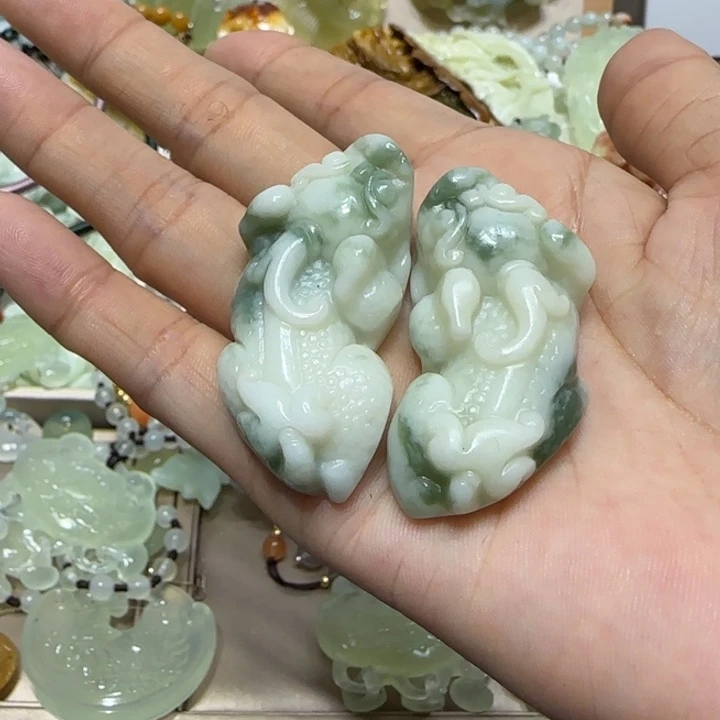 蛇纹石玉吊坠未镶嵌