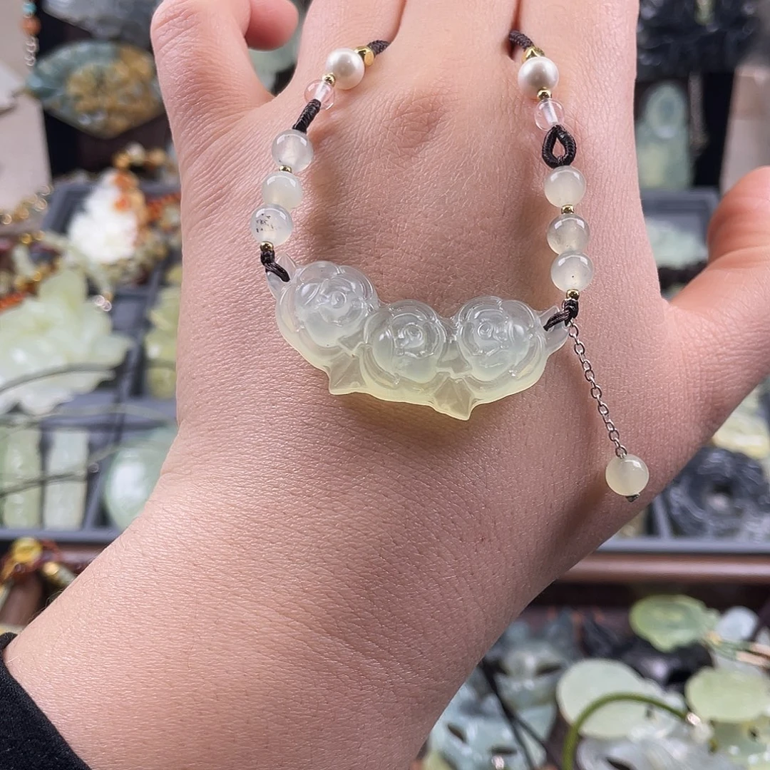 蛇纹石玉未镶嵌颈饰