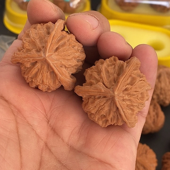 文玩核桃吊坠38尺，盘山三棱