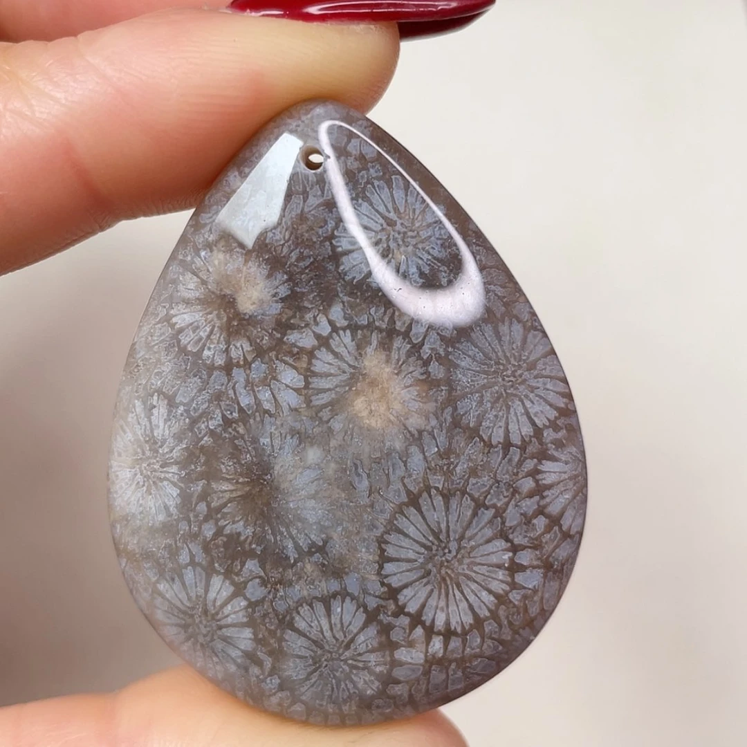 【闪购商品】未镶嵌吊坠(赠链)硅化玉