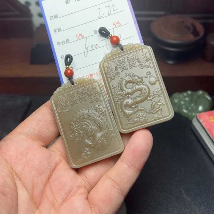 和田玉颈饰未镶嵌布**人