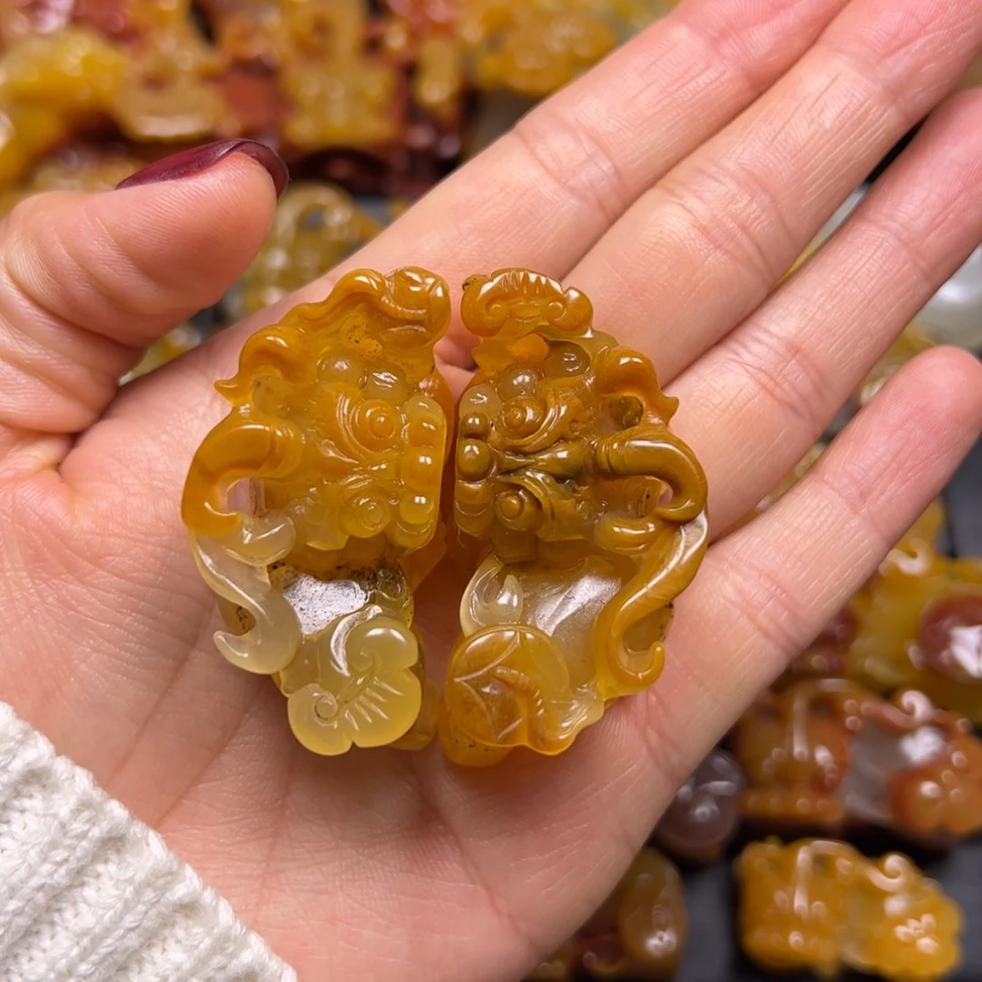石英质玉（黄龙玉）颈饰未镶嵌