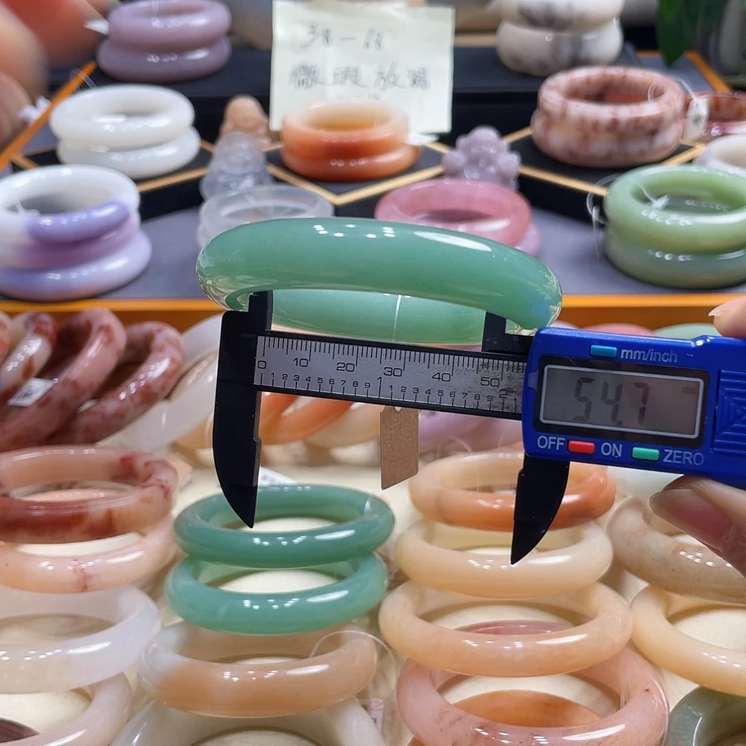 未镶嵌手镯石英岩玉