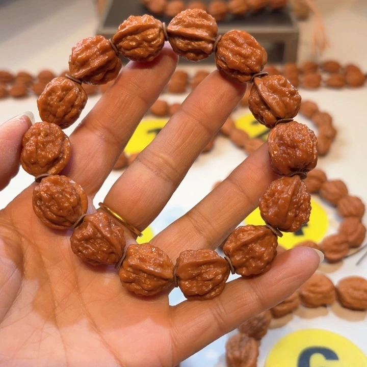 龚***财手串文玩核桃小金蟾