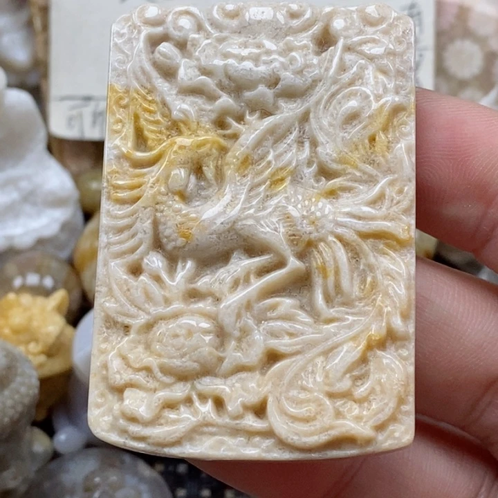 颈饰未镶嵌硅化珊瑚（珊瑚玉）