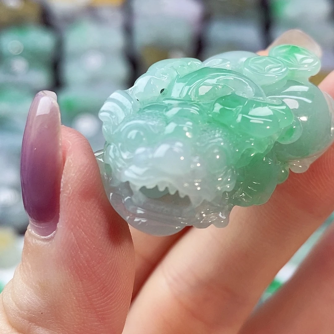 颈饰未镶嵌翡翠天然