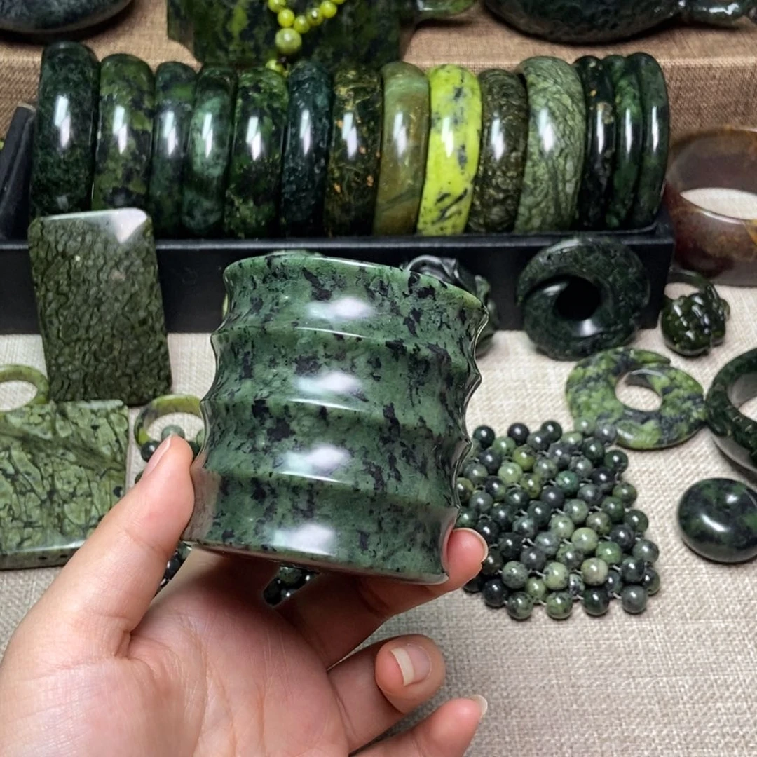 蛇纹石玉颈饰未镶嵌卢****情