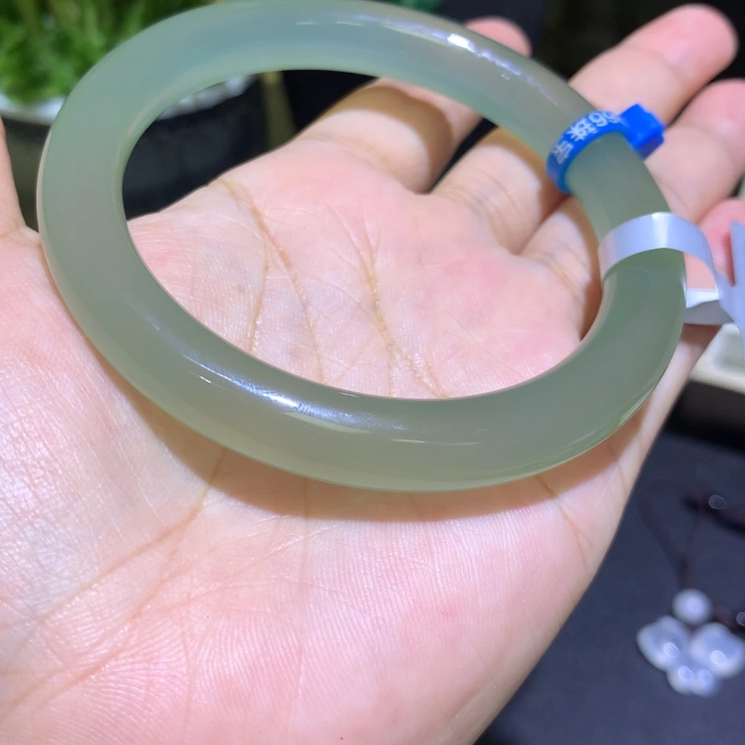 玛瑙/玉髓未镶嵌手镯冰绿