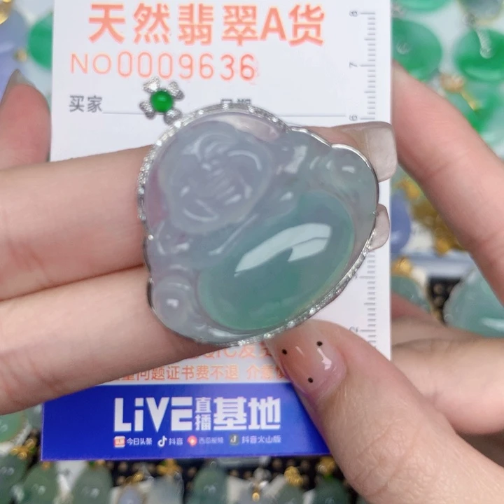 K***g翡翠18K金镶嵌颈饰佛公