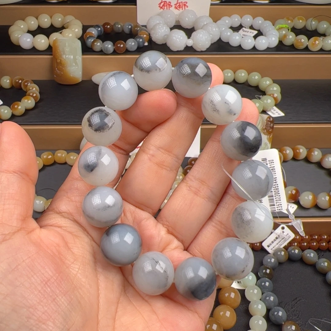 小***司和田玉未镶嵌手链