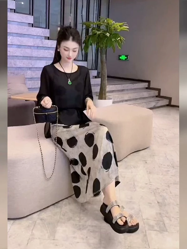 显瘦遮肉套装2025新款女夏季时尚黑色防晒上衣吊带连衣裙两件套