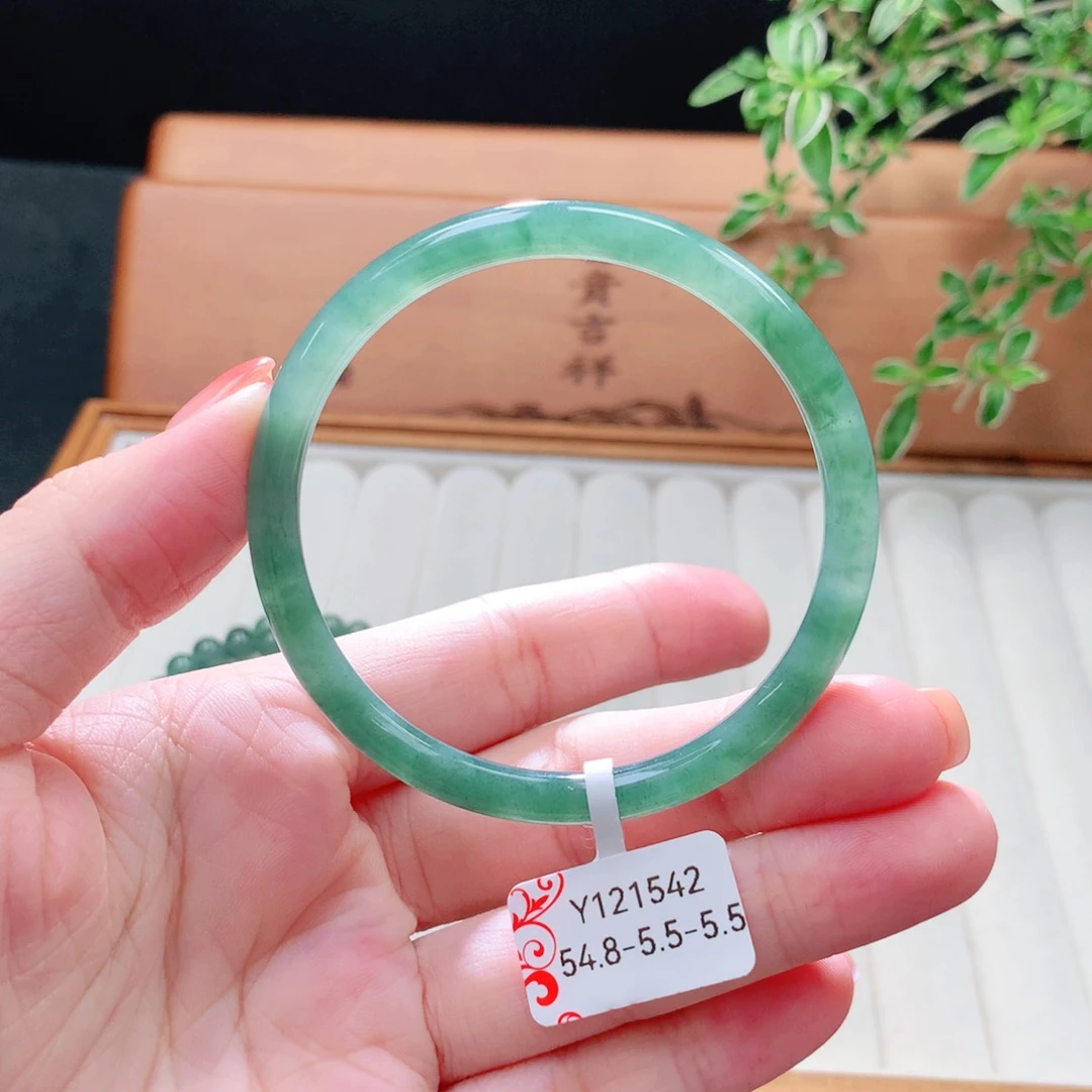 未镶嵌手镯（圆镯）翡翠