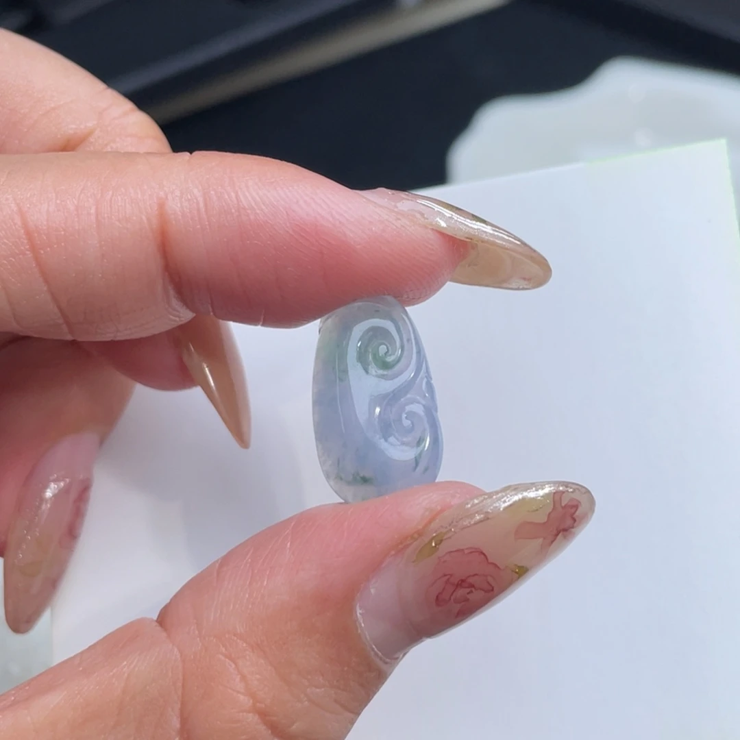 翡翠未镶嵌颈饰如意