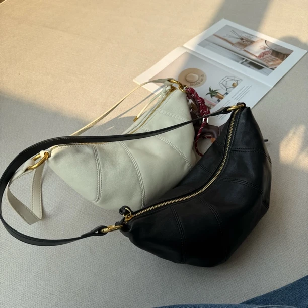 37806羊皮饺子包包包牛角包软皮大容量通勤包真皮百搭休闲简约