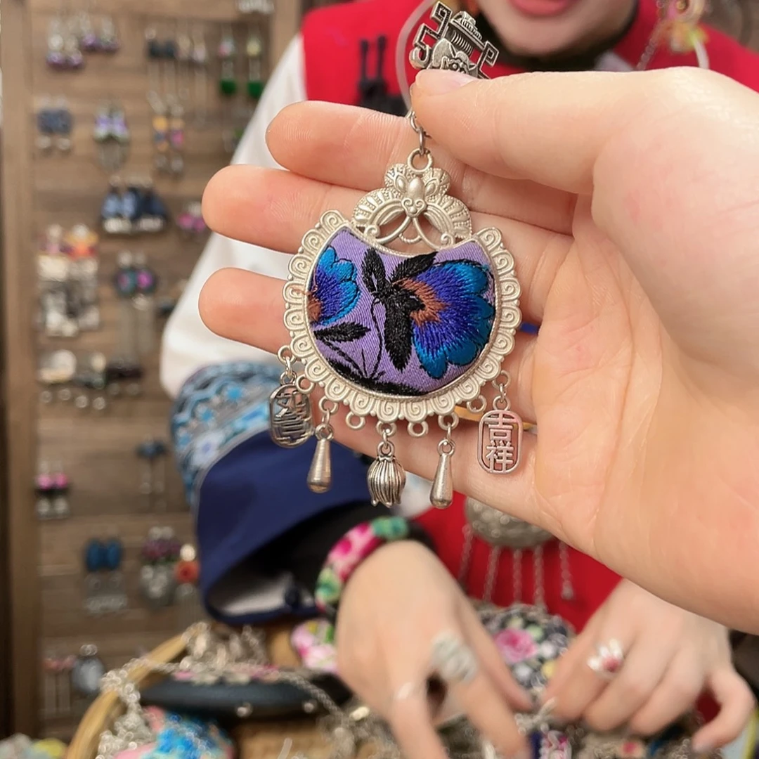 锆石纯铜合金吊坠