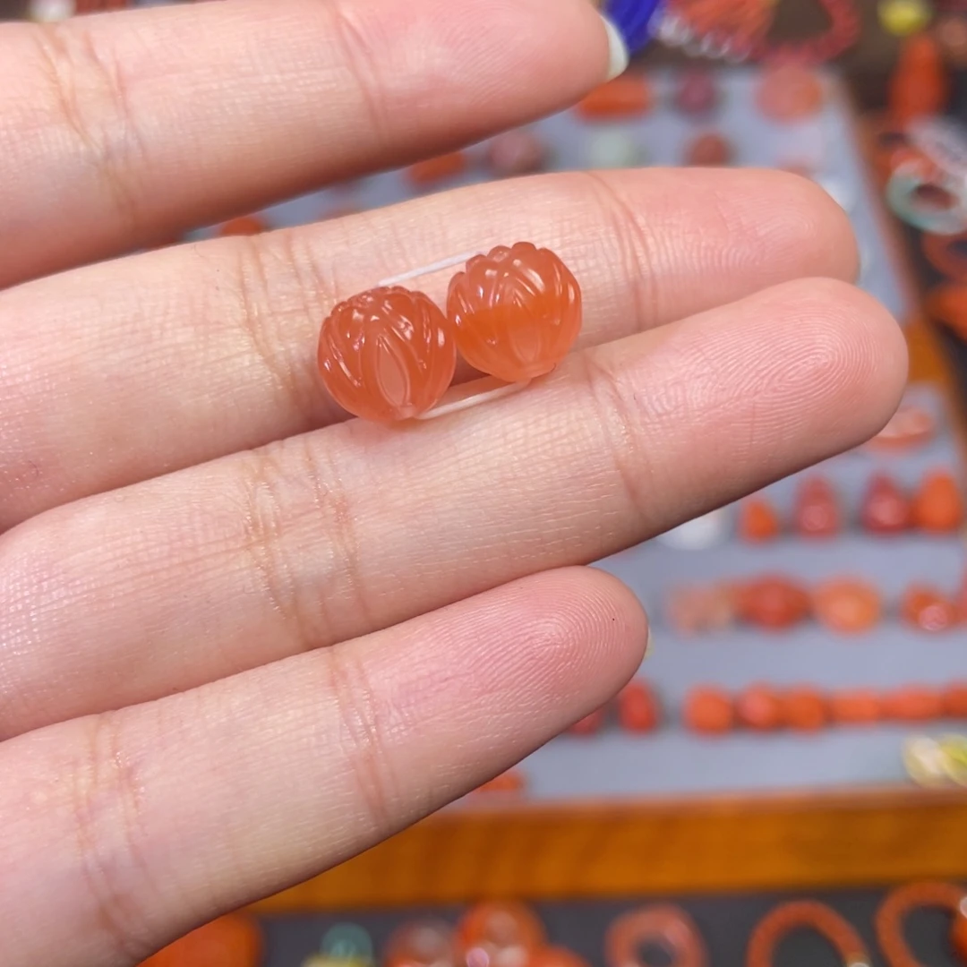 南红玛瑙未镶嵌莲花珠一对卡9.6