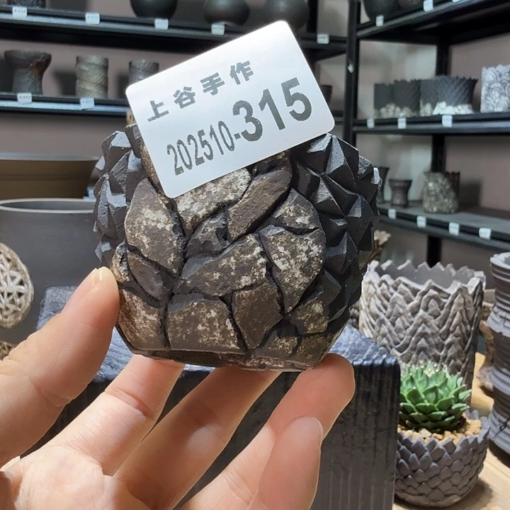黑陶拇指盆内口6.8高5.2