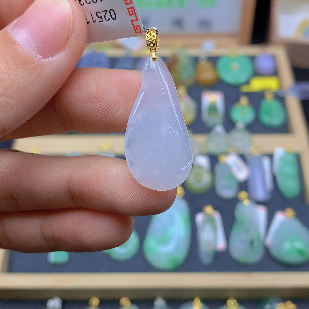 翡翠颈饰18K金镶嵌翡翠