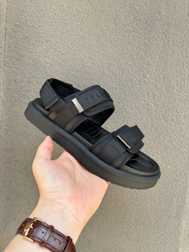 高品质 轻便柔软百搭全方位可调节时尚男士凉鞋