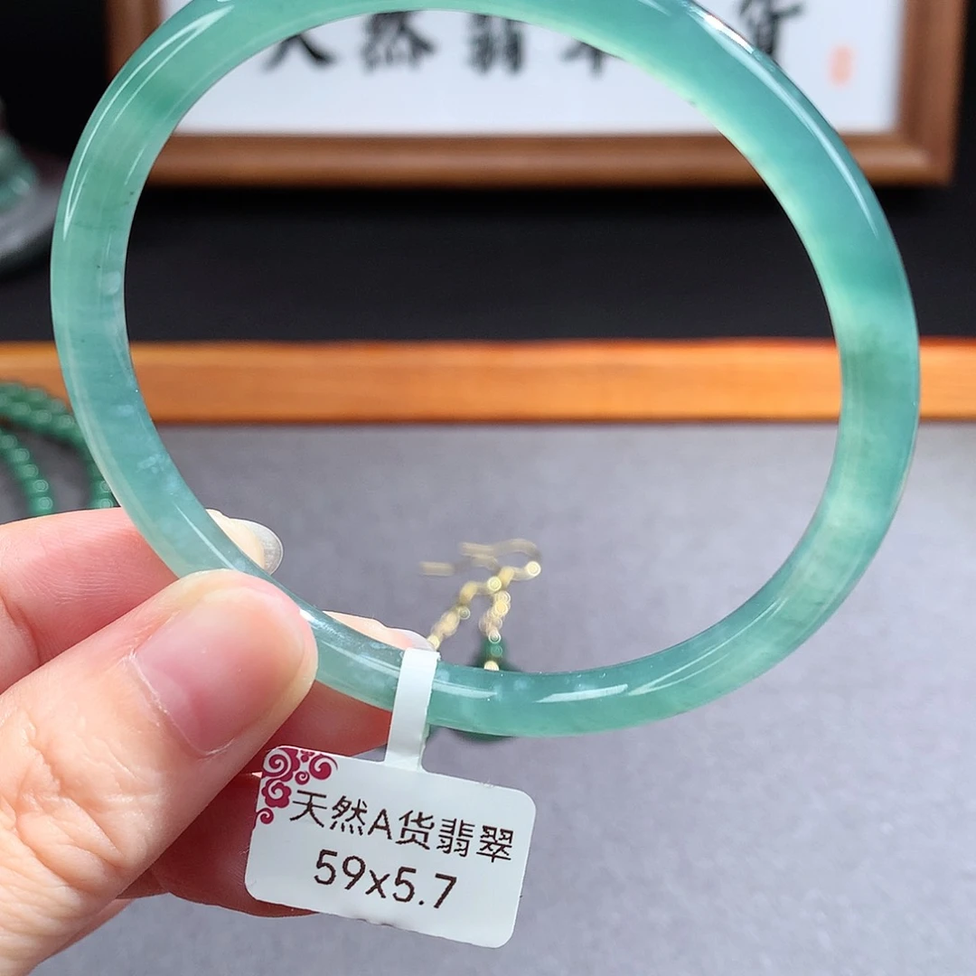 翡翠手镯（圆镯）未镶嵌