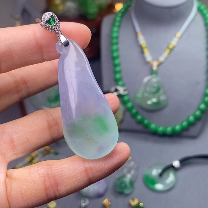 翡翠未镶嵌吊坠(赠链)