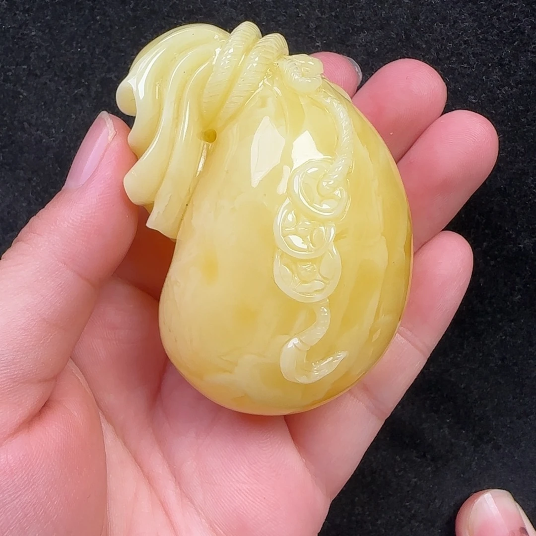 蜜蜡未镶嵌珠宝奇石