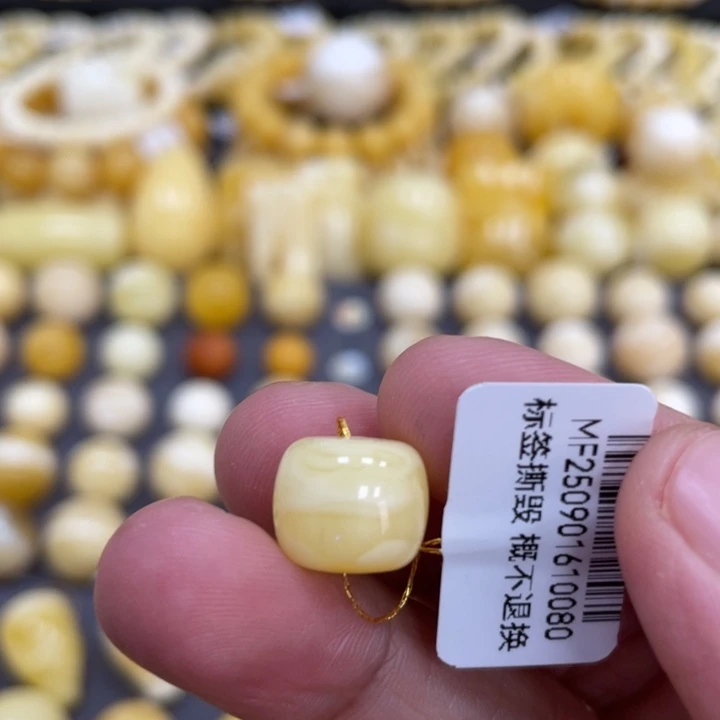 蜜蜡未镶嵌裸石11.9*9.8mm浓蜡老型