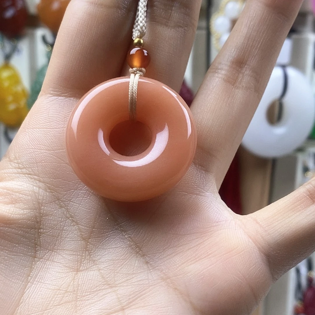 狸****石英质玉未镶嵌颈饰