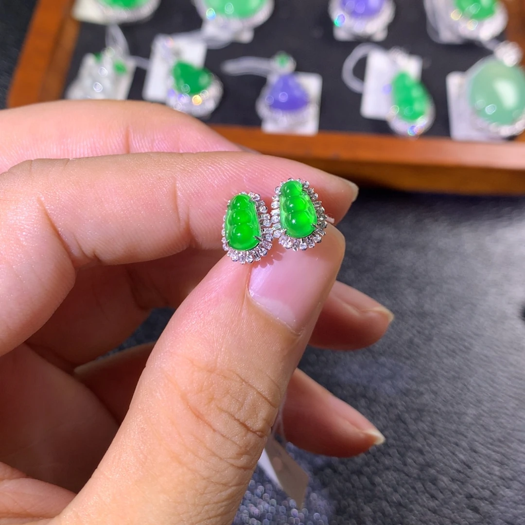 18K金镶嵌翡翠耳饰翡翠